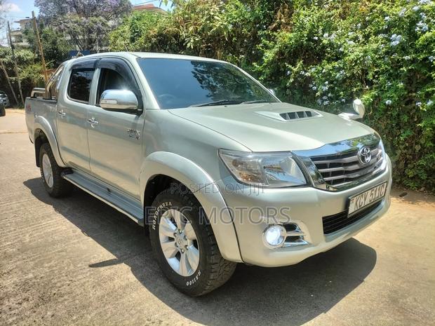 Toyota Hilux 2013 Brown