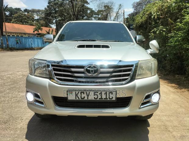 Toyota Hilux 2013 Brown