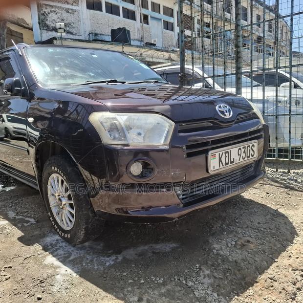 Toyota Probox 1.5 DX Comfort 2WD 2017 Maroon