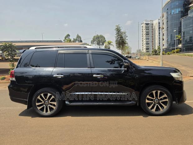 Toyota Land Cruiser Prado 2011 Black