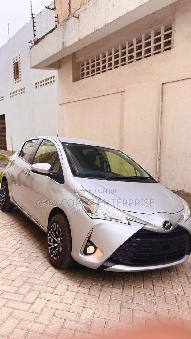 Toyota Vitz 2020 Silver