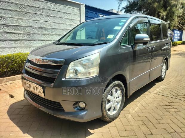 Toyota Noah 2010 Black