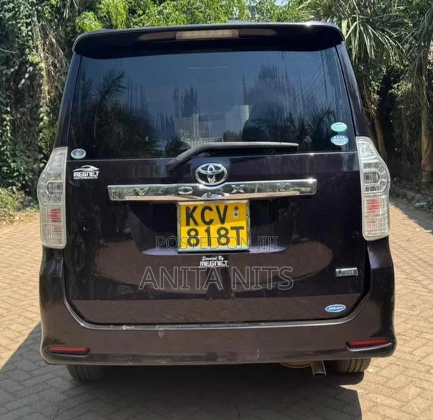 Toyota Voxy V 2WD 7-Seater 2013 Brown
