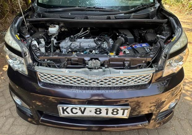 Toyota Voxy V 2WD 7-Seater 2013 Brown