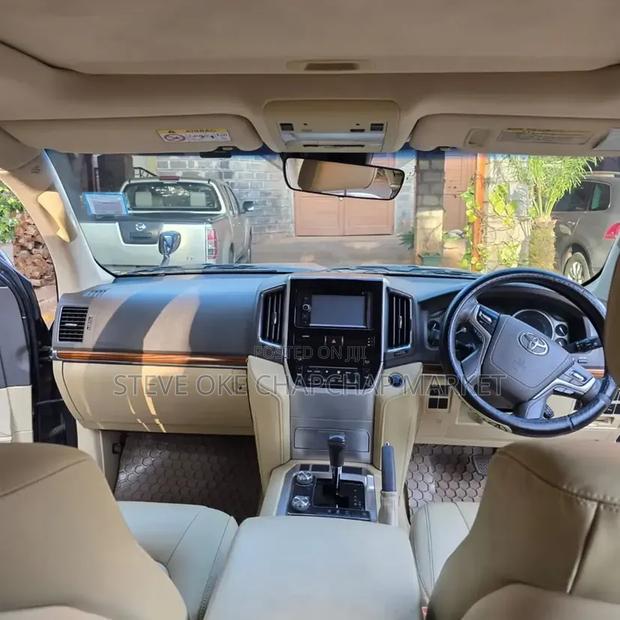 Toyota Land Cruiser 4.6 V8 ZX 2017 Gray