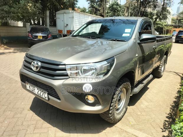 Toyota Hilux 2018 Gray