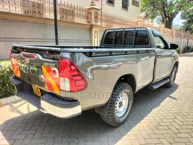 Toyota Hilux 2018 Gray