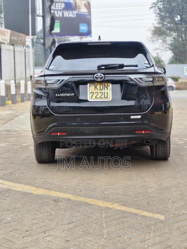 Toyota Harrier 2.0 4WD 2016 Black