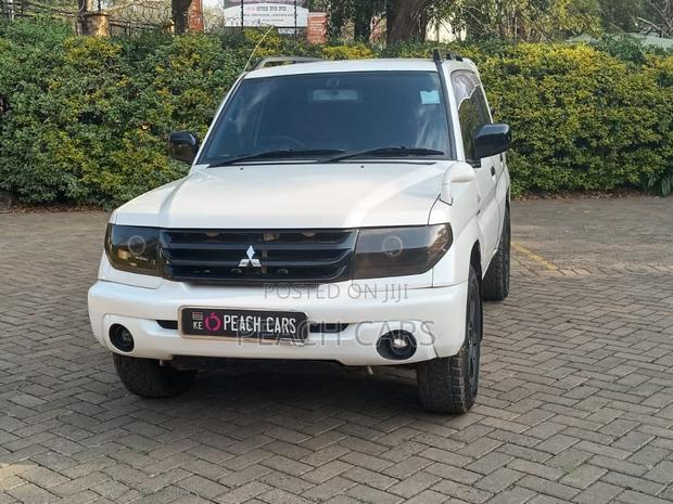 Mitsubishi Pajero 2002 White