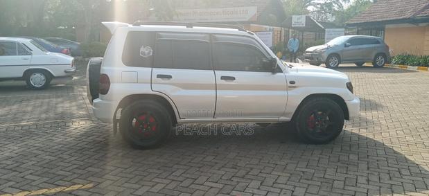 Mitsubishi Pajero 2002 White