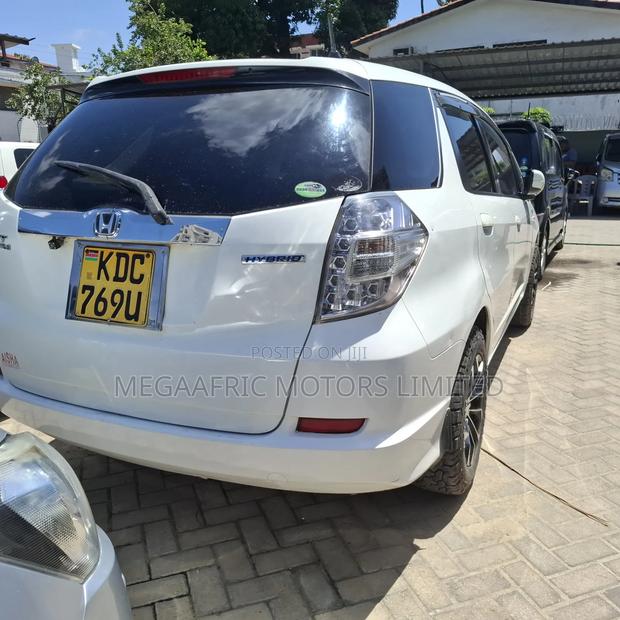Honda Fit Shuttle 2012 White