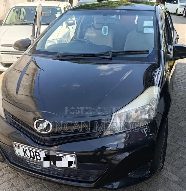 Toyota Vitz 2013 Black