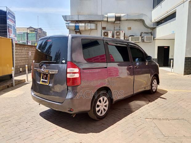 Toyota Noah 2011 Black