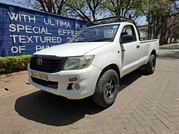 Toyota Hilux 2.5 D-4D SRX 2012 Off white