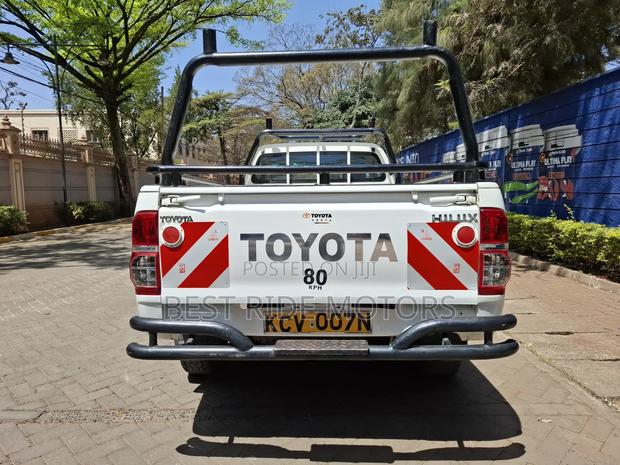 Toyota Hilux 2.5 D-4D SRX 2012 Off white