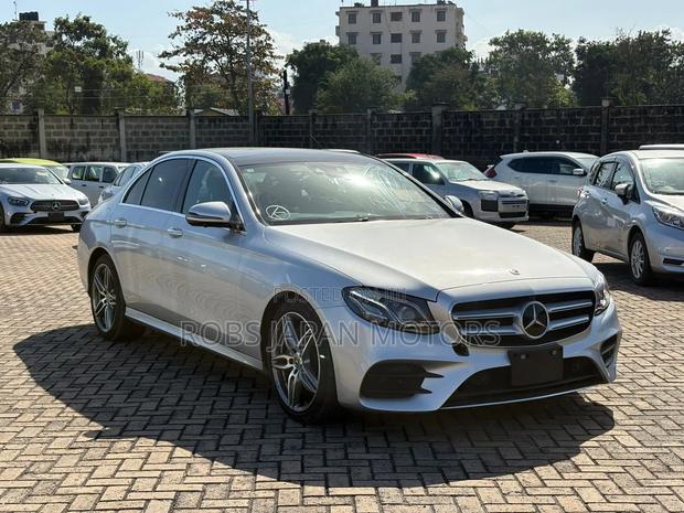 Mercedes-Benz E200 2019 Ivory