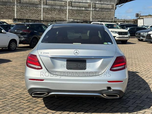 Mercedes-Benz E200 2019 Ivory