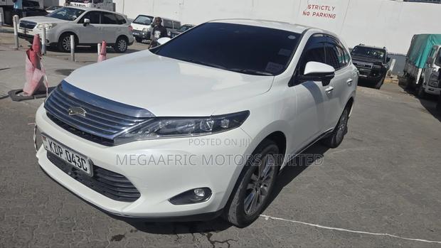 Toyota Harrier 2.0 Turbo 2017 White