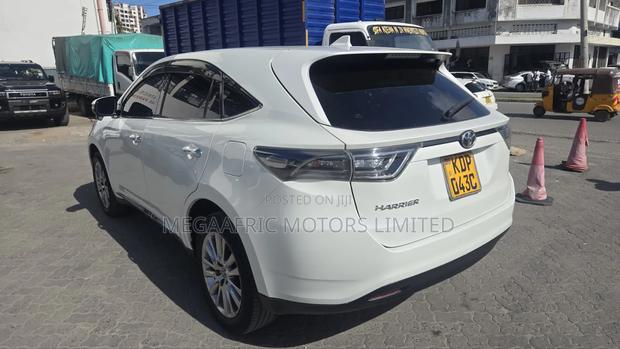 Toyota Harrier 2.0 Turbo 2017 White