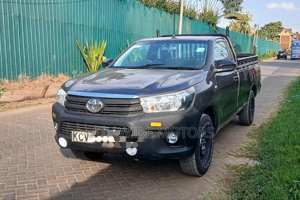 Toyota Hilux 2019 Gray