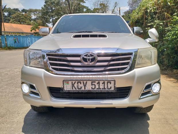 Toyota Hilux 2013 Silver