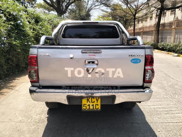 Toyota Hilux 2013 Silver
