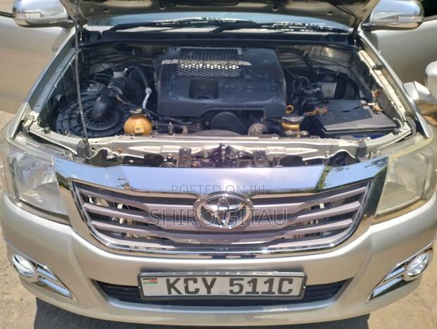 Toyota Hilux 2013 Silver