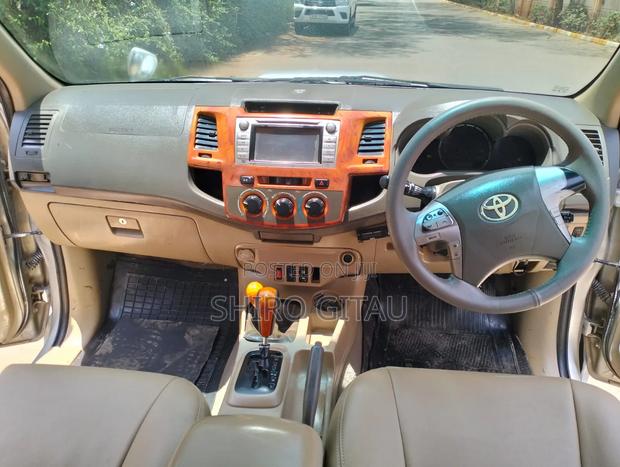 Toyota Hilux 2013 Silver