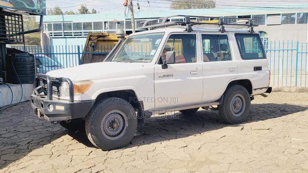 Toyota Land Cruiser 2016 White