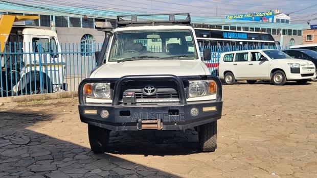 Toyota Land Cruiser 2016 White