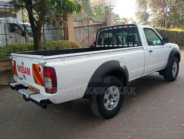 Nissan Hardbody 2015 White