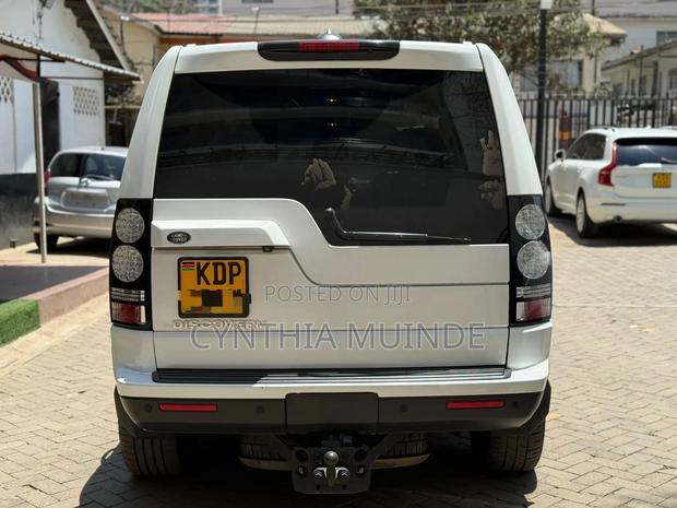 Land Rover Discovery 2016 White