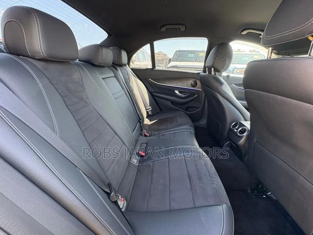 Mercedes-Benz E200 2019 Off white