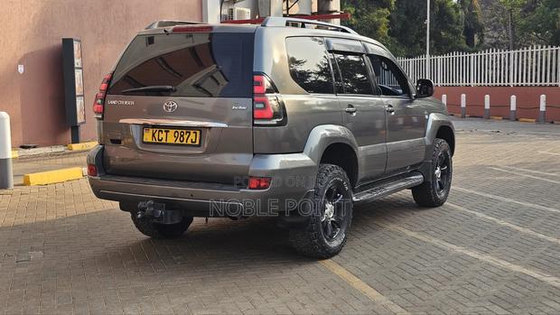 Toyota Land Cruiser 2008 Gray