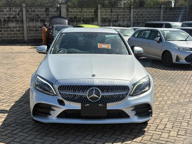 Mercedes-Benz C200 2019 Ivory