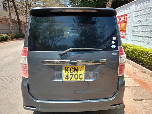 Toyota Noah 2.0 143hp FWD (8 Seater) 2010 Gray