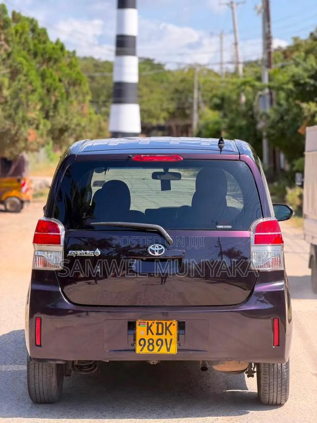 Toyota Spade 1.5 2016 Pink