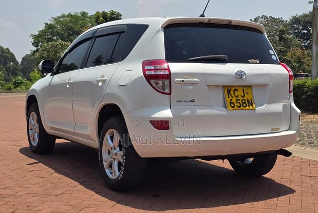 Toyota RAV4 2009 White