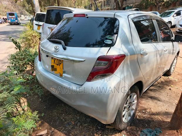 Toyota Vitz 2012 Silver