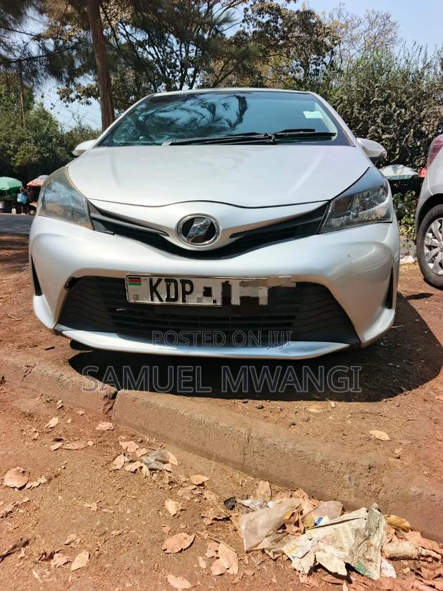 Toyota Vitz 2012 Silver