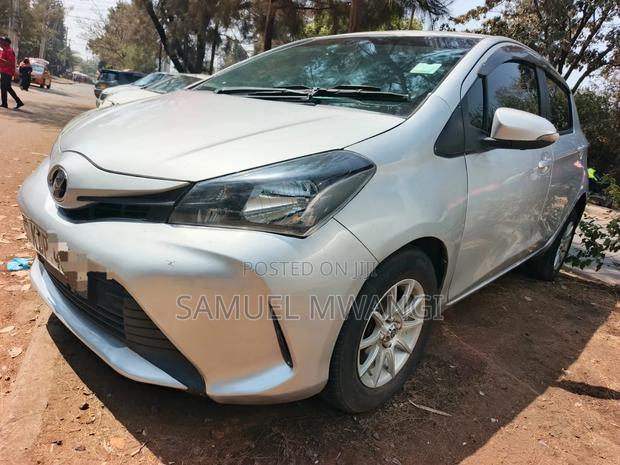 Toyota Vitz 2012 Silver
