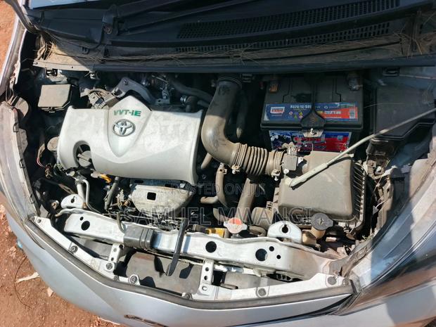 Toyota Vitz 2012 Silver