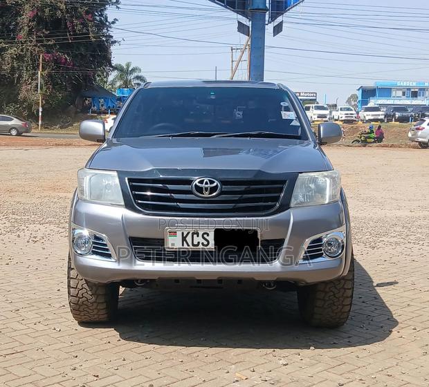 Toyota Hilux 2013 Gold