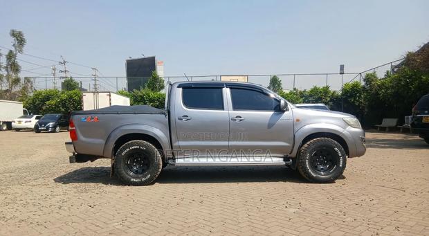 Toyota Hilux 2013 Gold