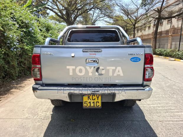 Toyota Hilux 3.0 D-4D 4x4 2013 Silver