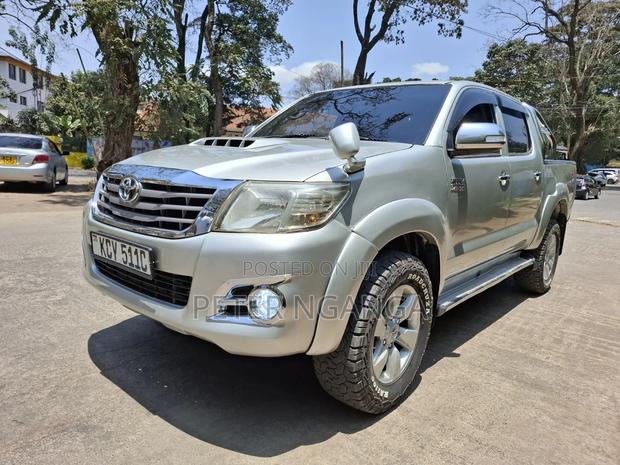 Toyota Hilux 3.0 D-4D 4x4 2013 Silver
