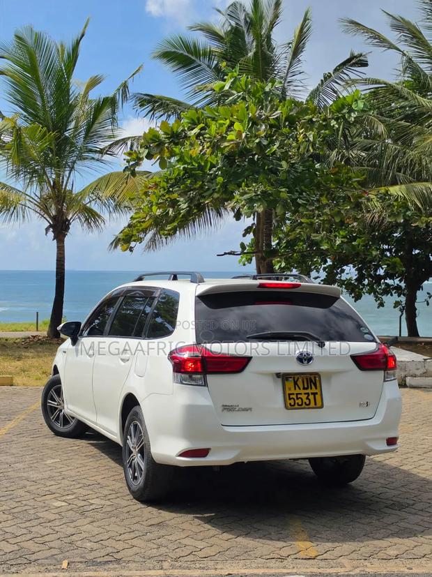 Toyota Corolla Fielder 1.5 Hybrid FWD 2016 White