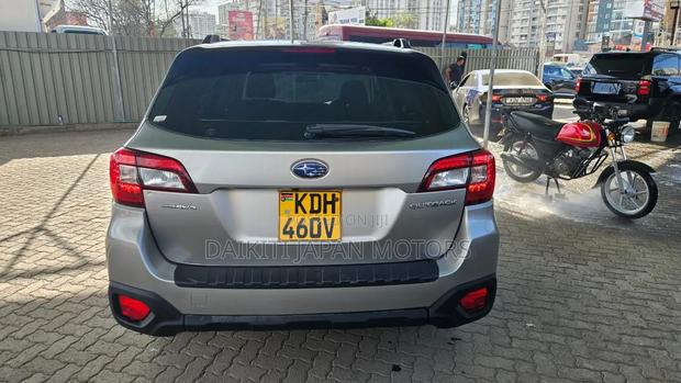 Subaru Outback 2.5i 4dr Wagon AWD (2.5L 4cyl CVT) 2015 Gold