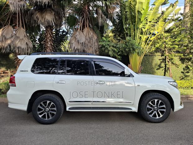 Toyota Land Cruiser 4.6 V8 ZX 2012 White