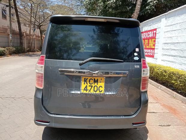 Toyota Noah 2.0 158hp FWD (8 Seater) 2010 Gray